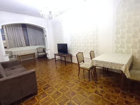 3 otaqlı köhnə tikili - 8-ci mikrorayon q. - 85 m²