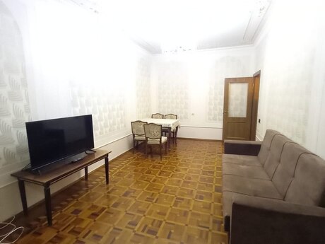 3 otaqlı köhnə tikili - 8-ci mikrorayon q. - 85 m²