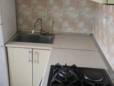 3 otaqlı köhnə tikili - Elmlər Akademiyası m. - 61 m²