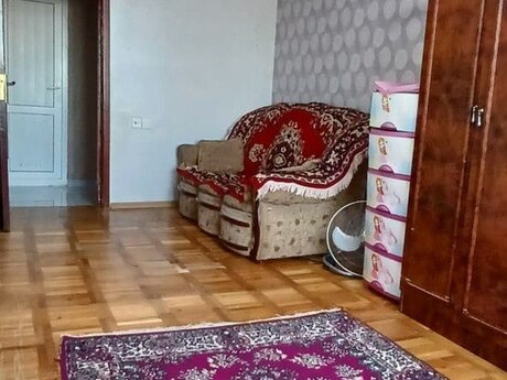 3-комн. вторичка - м. 8 ноября - 82 м²