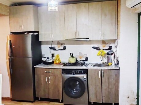 2 otaqlı həyət evi/bağ evi - İnşaatçılar m. - 35 m²
