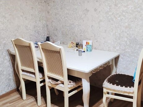 2 otaqlı həyət evi/bağ evi - İnşaatçılar m. - 35 m²
