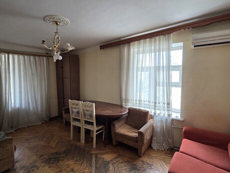2-комн. вторичка - м. Элмляр Академиясы - 50 м²