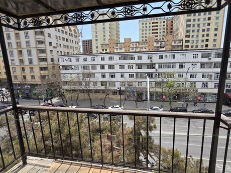 2-комн. вторичка - м. Элмляр Академиясы - 50 м²