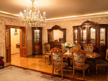4 otaqlı köhnə tikili - Qara Qarayev m. - 100 m²