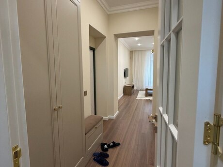 2 otaqlı köhnə tikili - Elmlər Akademiyası m. - 65 m²