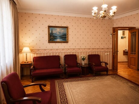 4 otaqlı köhnə tikili - Qara Qarayev m. - 100 m²