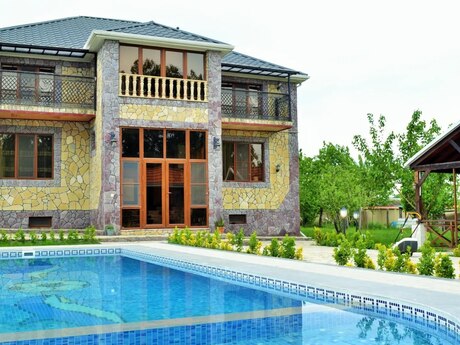 5 otaqlı həyət evi/bağ evi - Qəbələ - 270 m²