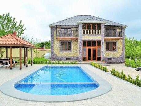 5 otaqlı həyət evi/bağ evi - Qəbələ - 270 m²