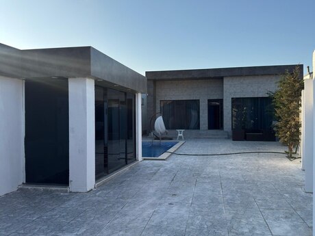 4 otaqlı həyət evi/bağ evi - Şüvəlan q. - 200 m²