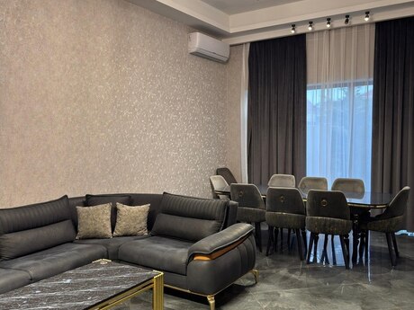 4 otaqlı həyət evi/bağ evi - Şüvəlan q. - 200 m²
