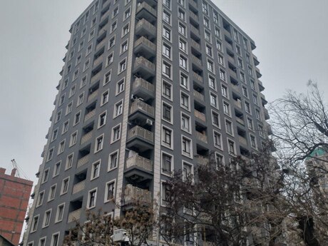4 otaqlı yeni tikili - Bakıxanov q. - 190 m²
