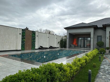 5 otaqlı həyət evi/bağ evi - Novxanı q. - 270 m²