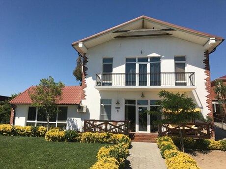 4 otaqlı həyət evi/bağ evi - Mərdəkan q. - 300 m²