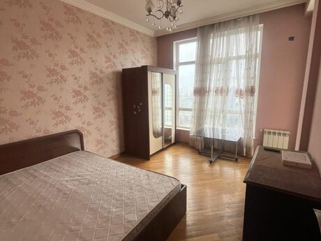 3 otaqlı yeni tikili - 8 Noyabr m. - 140 m²
