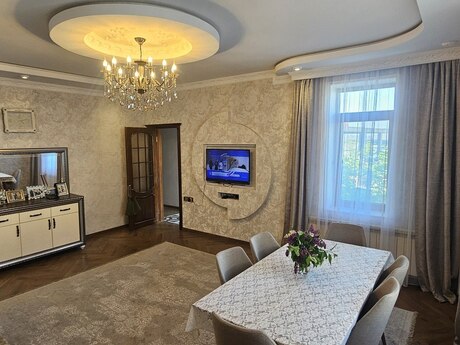 6 otaqlı həyət evi/bağ evi - Badamdar q. - 270 m²