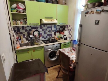 2 otaqlı köhnə tikili - Azadlıq Prospekti m. - 55 m²
