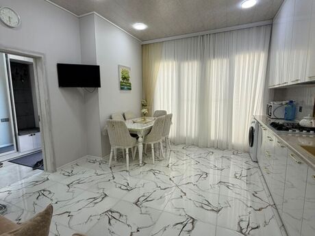 4 otaqlı həyət evi/bağ evi - Şüvəlan q. - 180 m²