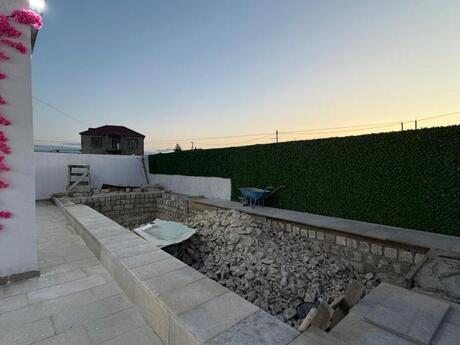 4 otaqlı həyət evi/bağ evi - Şüvəlan q. - 135 m²