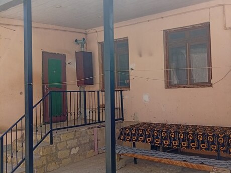 3 otaqlı həyət evi/bağ evi - İnşaatçılar m. - 78 m²