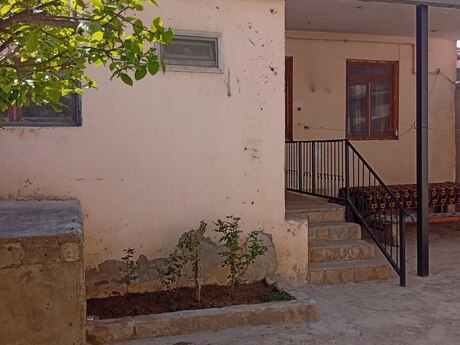 3 otaqlı həyət evi/bağ evi - İnşaatçılar m. - 78 m²