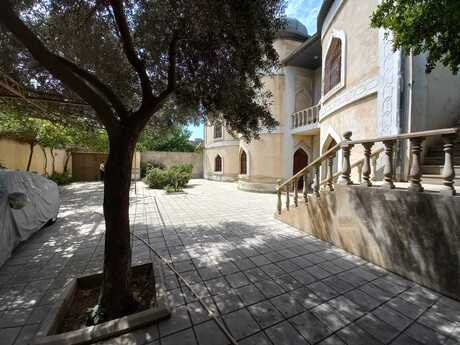 8 otaqlı həyət evi/bağ evi - Suraxanı r. - 350 m²