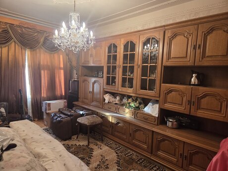 4 otaqlı köhnə tikili - 9-cu mikrorayon q. - 100 m²
