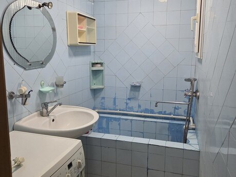 4 otaqlı köhnə tikili - 9-cu mikrorayon q. - 100 m²