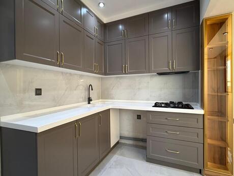 4 otaqlı köhnə tikili - Bakıxanov q. - 100 m²