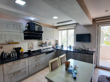 3 otaqlı köhnə tikili - Elmlər Akademiyası m. - 100 m²