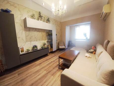 4 otaqlı köhnə tikili - Azadlıq Prospekti m. - 90 m²