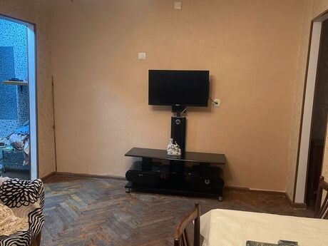 2 otaqlı köhnə tikili - İnşaatçılar m. - 55 m²