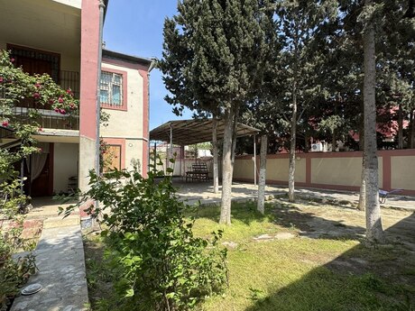8 otaqlı həyət evi/bağ evi - Həzi Aslanov m. - 300 m²