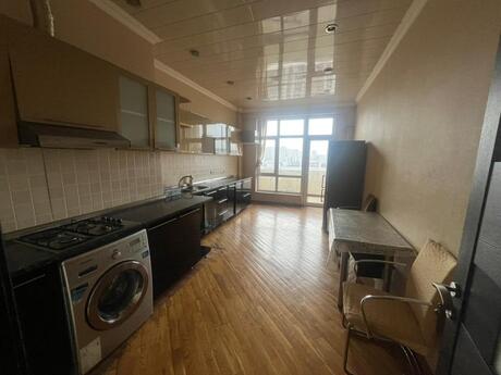 3 otaqlı yeni tikili - 8 Noyabr m. - 130 m²