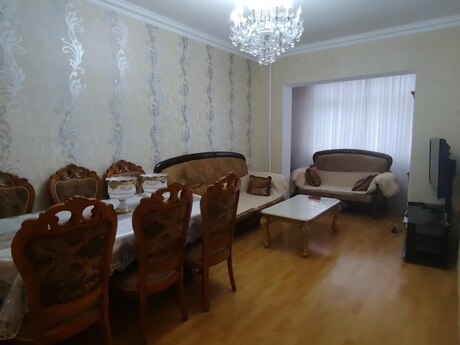 3 otaqlı köhnə tikili - 8-ci mikrorayon q. - 80 m²