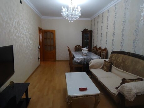 3 otaqlı köhnə tikili - 8-ci mikrorayon q. - 80 m²