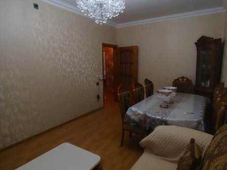3 otaqlı köhnə tikili - 8-ci mikrorayon q. - 80 m²