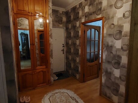 3 otaqlı köhnə tikili - 8-ci mikrorayon q. - 80 m²