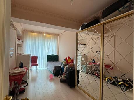 4 otaqlı yeni tikili - Şah İsmayıl Xətai m. - 181 m²
