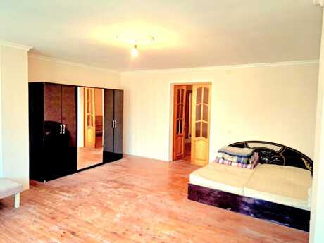 10 otaqlı həyət evi/bağ evi - Bakıxanov q. - 362 m²