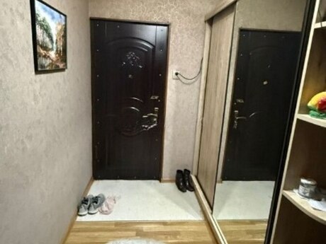 3 otaqlı köhnə tikili - İnşaatçılar m. - 90 m²