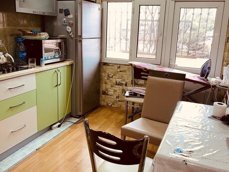 2 otaqlı köhnə tikili - Yeni Günəşli q. - 60 m²