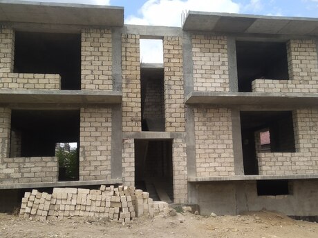 8 otaqlı həyət evi/bağ evi - Qara Qarayev m. - 700 m²