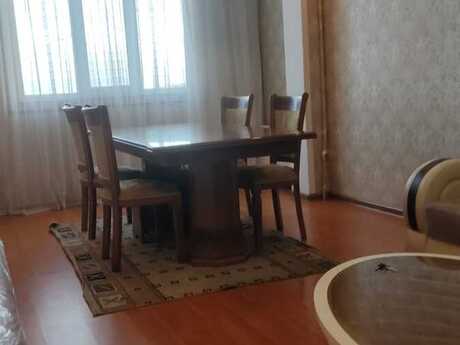 2 otaqlı köhnə tikili - 8 Noyabr m. - 60 m²