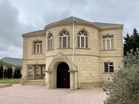 8 otaqlı həyət evi/bağ evi - Şüvəlan q. - 350 m²