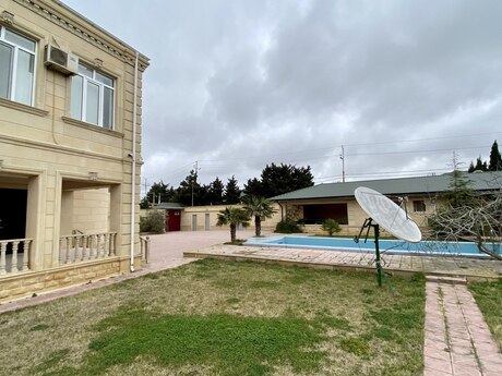 8 otaqlı həyət evi/bağ evi - Şüvəlan q. - 350 m²