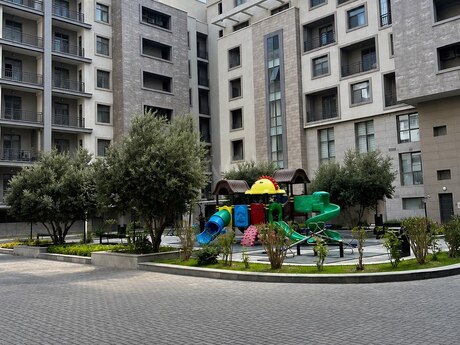 4 otaqlı yeni tikili - Xətai r. - 220 m²