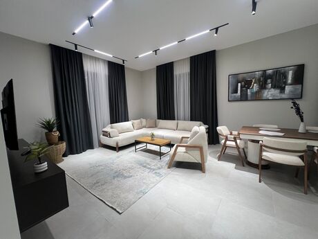 5 otaqlı həyət evi/bağ evi - Novxanı q. - 150 m²