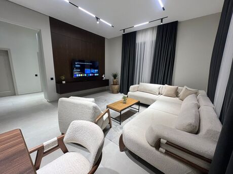 5 otaqlı həyət evi/bağ evi - Novxanı q. - 150 m²