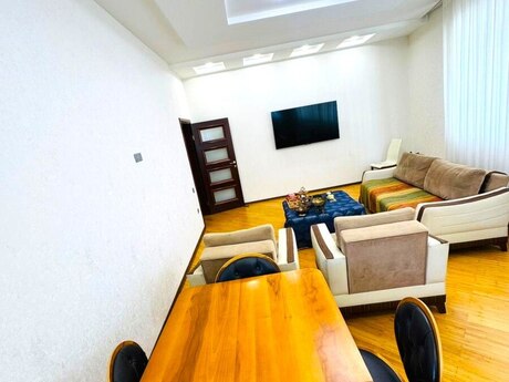 4 otaqlı yeni tikili - 8 Noyabr m. - 170 m²